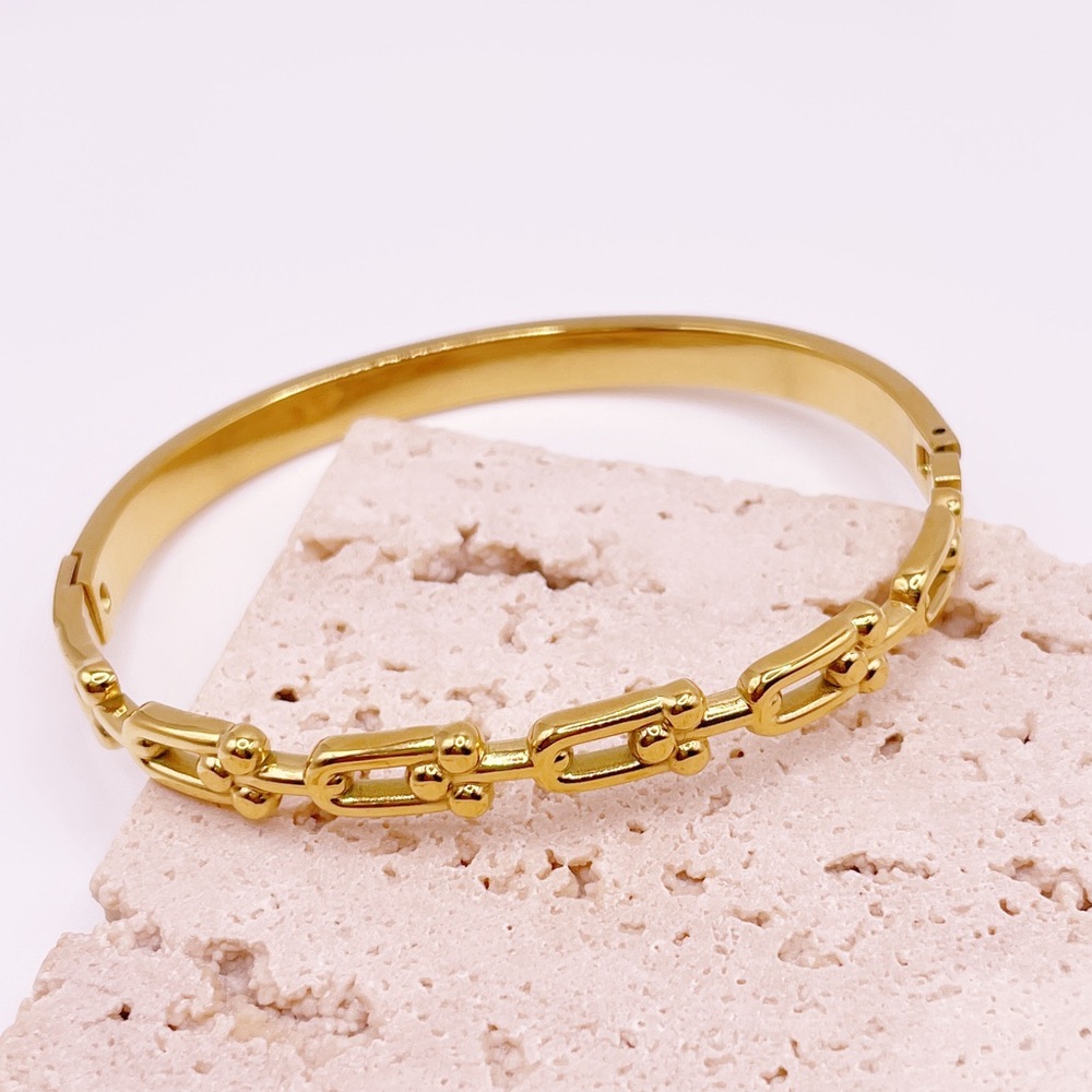 Elegant Gold Bracelet